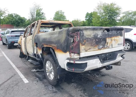 2022 Chevrolet Silverado 4Wd Long Bed High Country/4Wd Standard Bed High Country z USA, uszkodzony, nr VIN 1GC1YREY1NF112648